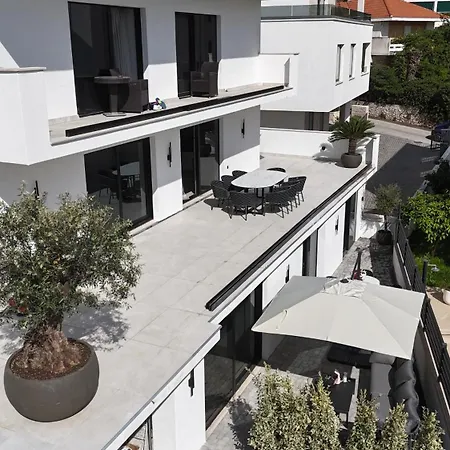 Lavea Apartment