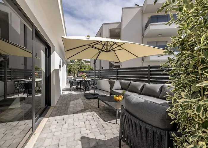 Lavea * טרוגיר