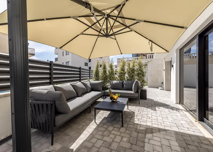 Lavea 아파트 트로기르