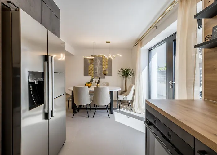 Lavea * טרוגיר