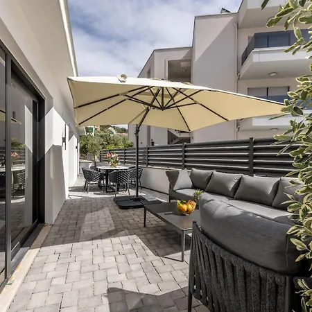 Lavea * Τρογκίρ