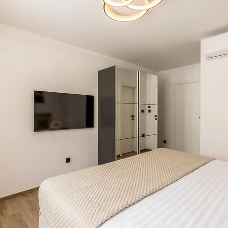 Lavea * Τρογκίρ