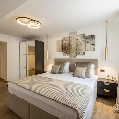 アパート Lavea トロギール