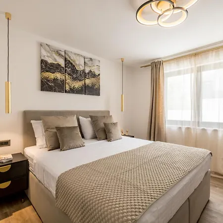 Lavea アパート トロギール